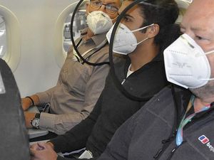 Bye-bye Kursi Tengah Kosong! Ada Perisai New Normal untuk Pesawat