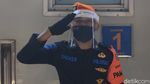 Cara Baru Petugas KAI Layani Penumpang