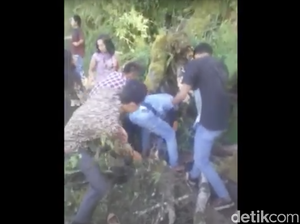 Video Dramatis! Bocah 6 Tahun Selamat Usai Tertimpa Pohon Tumbang