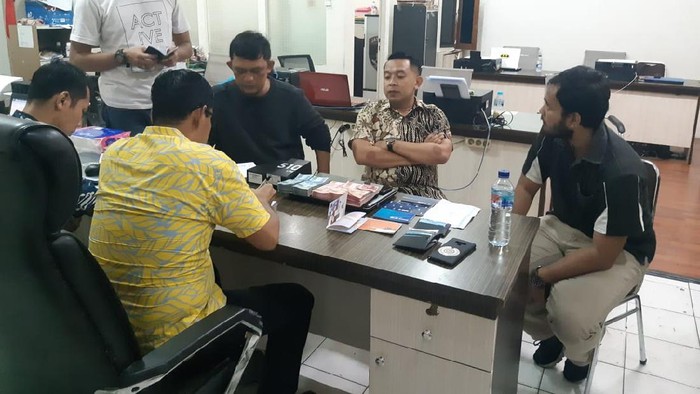 Polda Kalbar mengamankan dua pelaku pencurian brankas di Pontianak.