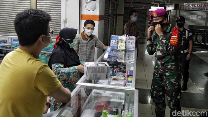 Pemprov DKI Jakarta longgarkan pembatasan aktivitas di masa PSBB transisi. Pusat perbelanjaan pun bersiap untuk kembali buka dengan terapkan protokol kesehatan.