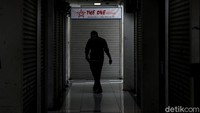 Nantinya, saat telah kembali beroperasi, pusat perbelanjaan Glodok City pun akan diberlakukan pembatasan jam operasional, yakni mulai dari jam 6 pagi hingga jam 2 siang.