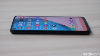 Pinggiran bodinya dibuat membuatnya nyaman dalam genggaman. Foto: Adi Fida Rahman/detikINET