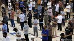 Momen Ribuan Jemaah Salat Jumat di Masjid Raya Bandung