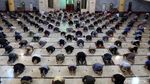 Momen Ribuan Jemaah Salat Jumat di Masjid Raya Bandung