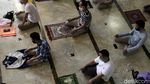 Momen Ribuan Jemaah Salat Jumat di Masjid Raya Bandung