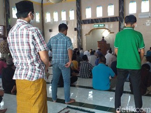 Masjid Muhammadiyah di Surabaya Gelar Salat Jumat dengan Protokol Kesehatan