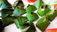 Daun jati membuat hidangan ini terasa lebih istimewa. Ada aroma khas yang tercium ketika menikmati sego berkat ini. Foto: dok. detikFood / Yenny Mustika Sari