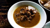 Tak lupa ada terik daging, lauk yang sekilas mirip seperti semur namun rasanya lebih gurih. Foto: dok. detikFood / Yenny Mustika Sari