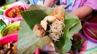 Ada juga seporsi pecel sayur yang tak kalah lezat. Kamu bisa memilih hidangan di sini sesuai selera. Foto: dok. detikFood / Yenny Mustika Sari