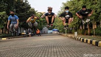 Pandemi Corona tak mematahkan semangat mereka untuk berlatih. Meski salah satu tempat favorit masih ditutup, mereka mencari tempat lain untuk berlatih.