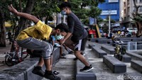 Olahraga ekstrim ini banyak diminati oleh anak-anak muda karena dapat menguji keberanian serta daya tahan tubuh.