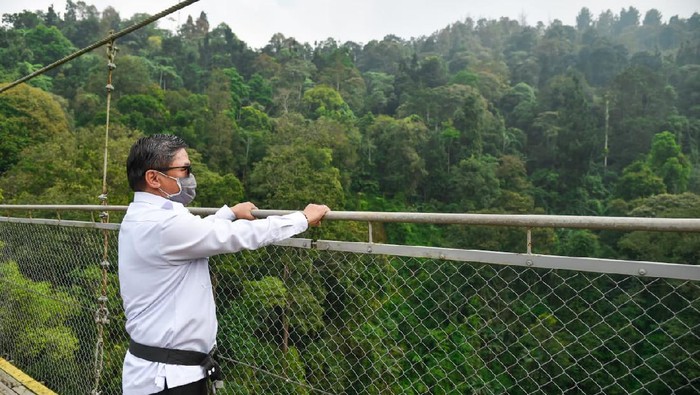 Jembatan Situ Gunung di Sukabumi.