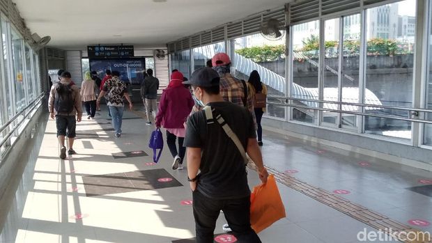 Situasi di Stasiun Tanah Abang Jakarta Pusat pada 12 Juni 2020