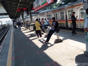PSBB Transisi DKI, Begini Suasana di Stasiun Tanah Abang Pagi Ini