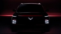 Pada bagian depan, Wuling Victory yang akan datang dibalut gril besar berbentuk heksagonal. Empat bilah disusun secara horizontal. Di atasnya menempel logo baru Wuling dengan kelir silver. Foto: GMauthority