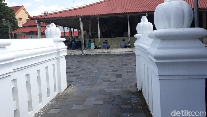 Suasana salat Jumat di Masjid Gedhe Yogyakarta, Jumat (12/6/2020).