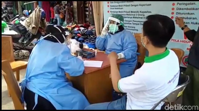 Warga Tasikmalaya jalani rapid test