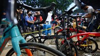 Meski di masa pandemi COVID-19, penjualan sepeda di toko tersebut mengalami kenaikan penjualan sekitar 85 persen.