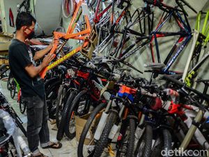 Realita Pedagang Sepeda: Cuma Laris Setahun, Barang Over Supply