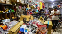 Di toko tersebut, pada saat PSBB, jam buka mulai petang hingga dini hari.