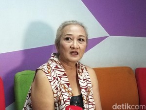 Ibunda Yati Surachman Meninggal Dunia