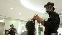 Foto: Mencoba Potong Rambut di Salon Era New Normal