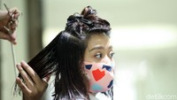 Sektor usaha salon dan barbershop akan dibuka kembali setelah sempat tutup akibat pandemi Corona.