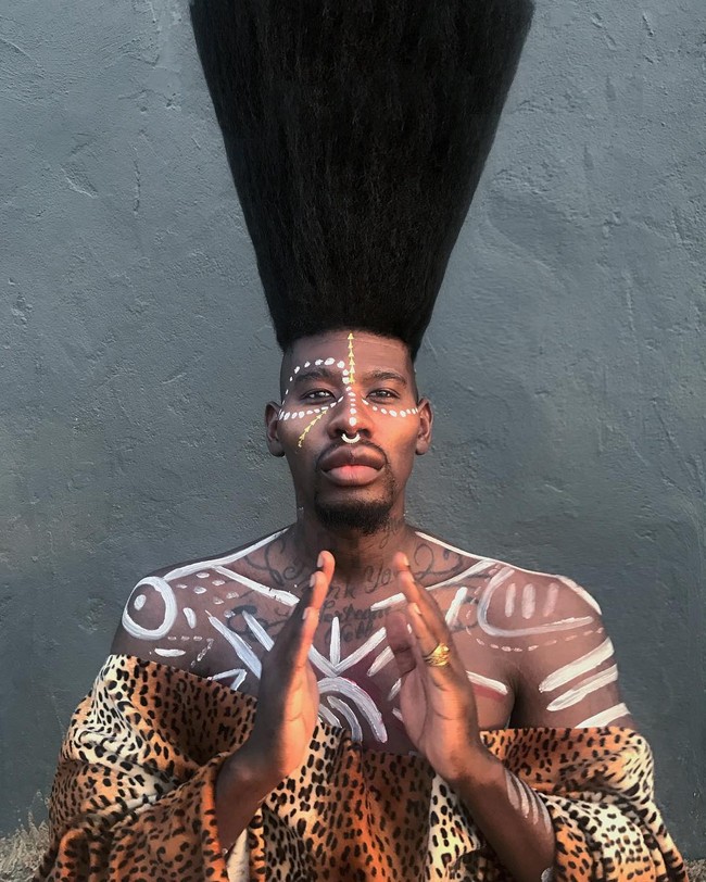 Benny Harlem punya rambut unik yang bikin orang jadi terkesima dan takjub. Rambut afronya itu bahkan memecahka rekor dunia. Foto: dok. Instagram @bennyharlem