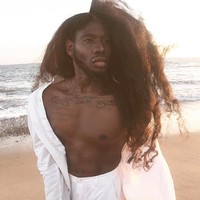 Aku melihat rambutku seperti tanaman. Banyak tanaman membutuhkan bahan alami untuk tumbuh dan bisa hidup, dan sejujurnya jiwa dan tubuh kita membutuhkan hal yang sama, ujar Benny seperti dikutip dari XO Nicole. Foto: dok. Instagram @bennyharlem