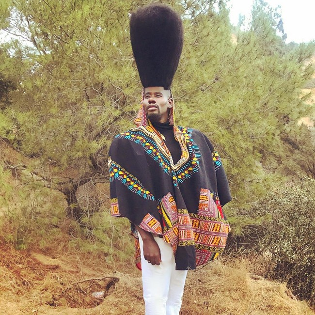 Benny dinyatakan sebagai orang dengan rambut tertinggi oleh Guinness Record. Penampilan rambutnya itu dinilai artsy oleh banyak orang sehingga jadi nilai plus. Foto: dok. Instagram @bennyharlem