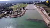 Selain itu pada sisi kiri dan kanan alur Tano Ponggol nantinya akan menggunakan steel sheet pile untuk menjaga kekuatan tanggul. Setelah dilakukan pelebaran, pada sisi kiri dan kanan juga akan dibangun jalur pedestrian sebagai bagian dari penataan kawasan sekaligus dukungan objek wisata di Danau Toba yang dilakukan oleh Ditjen Cipta Karya. Istimewa/Kementerian PUPR.