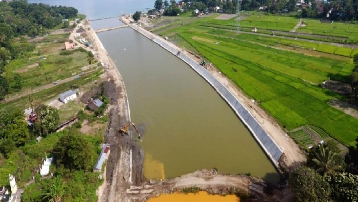 Biar Mulus Keliling Samosir, Alur Tano Ponggol Diperlebar Kementerian Pekerjaan Umum dan Perumahan Rakyat (PUPR) saat ini tengah menyelesaikan pekerjaan pelebaran alur Tano Ponggol di Danau Toba, Kabupaten Samosir. Pelebaran alur tersebut bertujuan untuk memberikan kesempatan kepada wisatawan dapat mengelilingi Pulau Samosir menggunakan kapal pesiar berukuran besar.