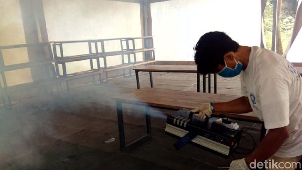 Persiapan pembersihan yang dilakukan di tempat wisata Deloano Glamping.