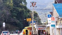 Kaureh merupakan salah satu Distrik yang berada di Kabupaten Jayapura. Perjalanan menuju Distrik Kaureh tidaklah mudah,  harus ditempuh selama 5 jam melalui jalur darat dari PLN ULP Genyem.