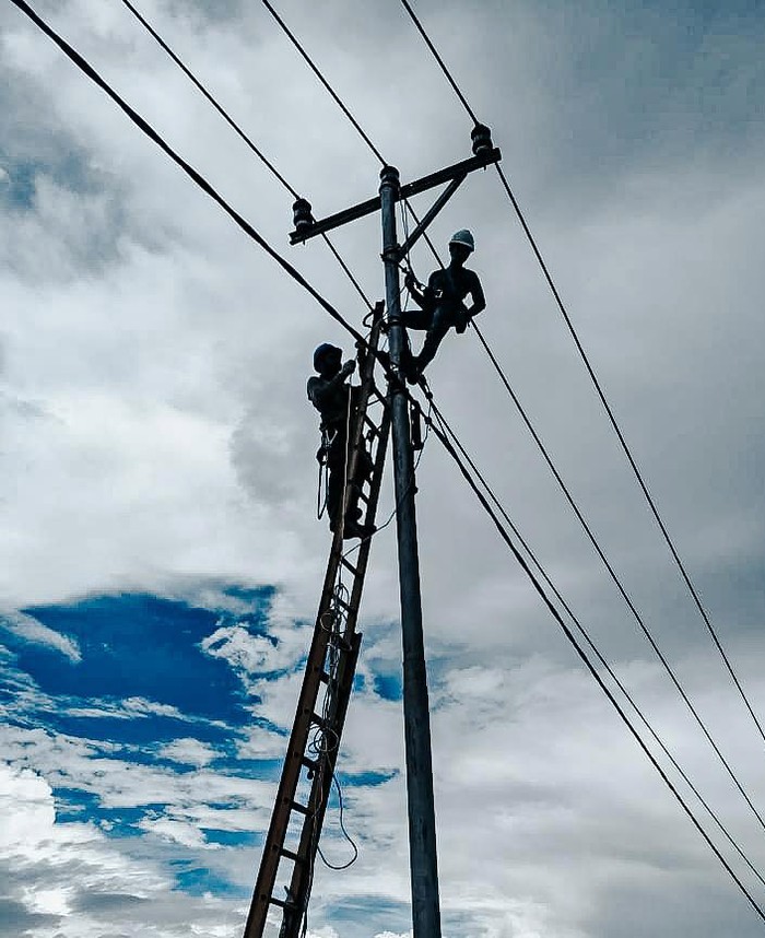 Tingkatkan aktivitas dan dukung geliat ekonomi masyarakat di Distrik Kaureh Papua, PLN berhasil menyalakan listrik di daerah tersebut 24 jam, kini warga bisa menikmati terangnya listrik seharian penuh.