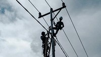 PLN berhasil menyalakan listrik di daerah tersebut 24 jam.