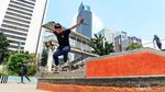 Duh, Para Pemberani Ini Bermain Skateboard Tanpa Masker