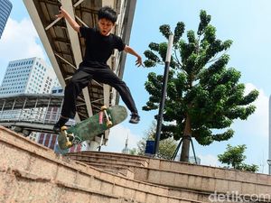 Duh, Para Pemberani Ini Bermain Skateboard Tanpa Masker