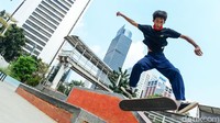 Taman skateboard di Dukuh Atas, Jakarta Selatan yang selalu ramai sebelum masa pandemi. (Ari Saputra/Detikcom)