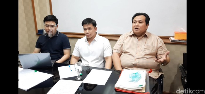Jordi Onsu dan Minola Sebayang beri penjelasan usai gugatan Geprek Bensu ditolak MA