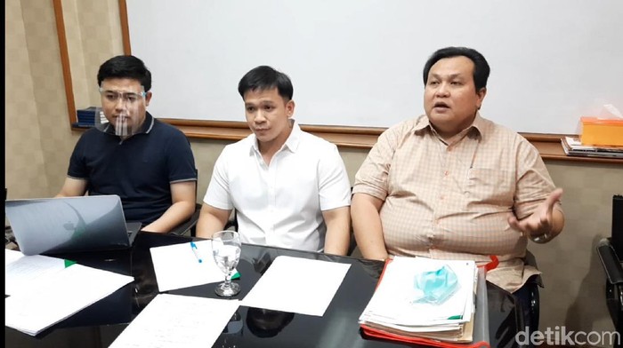 Jordi Onsu dan Minola Sebayang beri penjelasan usai gugatan Geprek Bensu ditolak MA