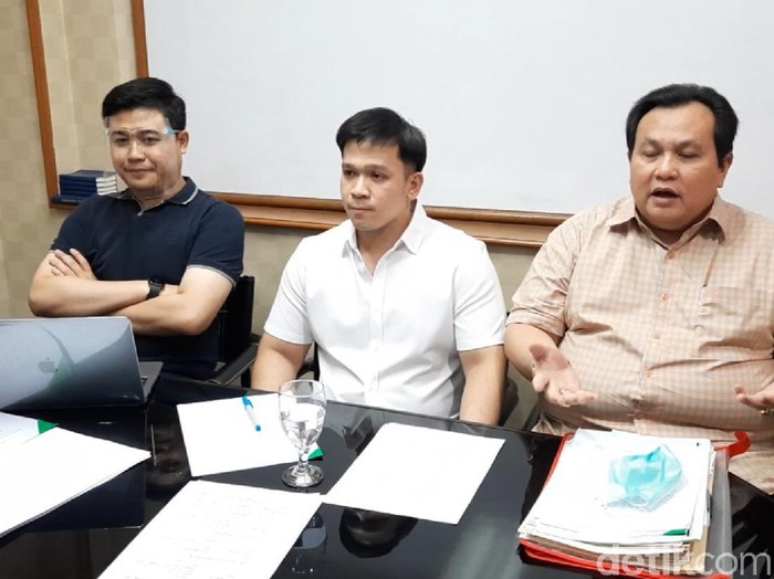 Jordi Onsu dan Minola Sebayang beri penjelasan usai gugatan Geprek Bensu ditolak MA