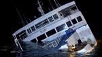Begini Kondisi Kapal Feri yang Kandas di Pelabuhan Padang Bai