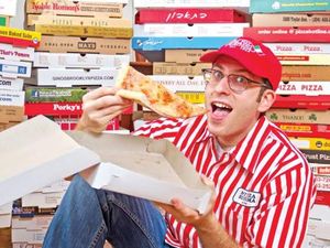 Hobi Unik, Pria Ini Kumpulkan Ribuan Kotak Pizza di Rumahnya