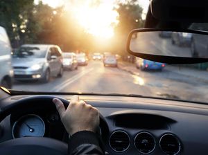 4 Tips Aman Berkendara, Rider dan Driver Wajib Tahu