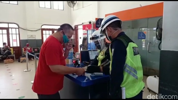 Suasana di Stasiun Kota Tegal, Sabtu (13/6/2020).