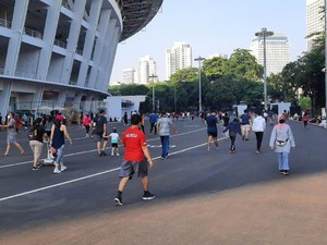PSBB Transisi, Warga Ramai Kunjungi Area GBK Sabtu Pagi