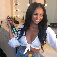 Ia pun pernah menjajal ajang kecantikan dan memenangkan Junior Miss America pada 1999. Foto: Instagram @vanessamorgan