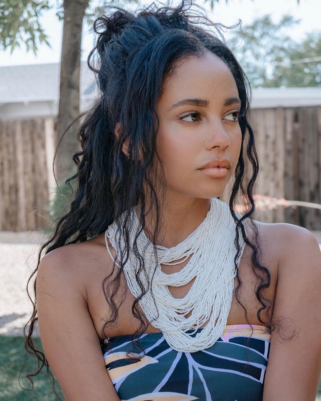 Serial Batwoman akan mengganti pemeran utama di musim pertamanya, Ruby Rose. Beberapa pemberitaan pun menyebutkan jika Vanessa Morgan sedang diincar untuk menjadi Batwoman selanjutnya. Foto: Instagram @vanessamorgan